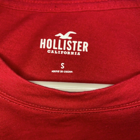 Women’s Hollister Red Cropped embroidered tee - Picture 3 of 4